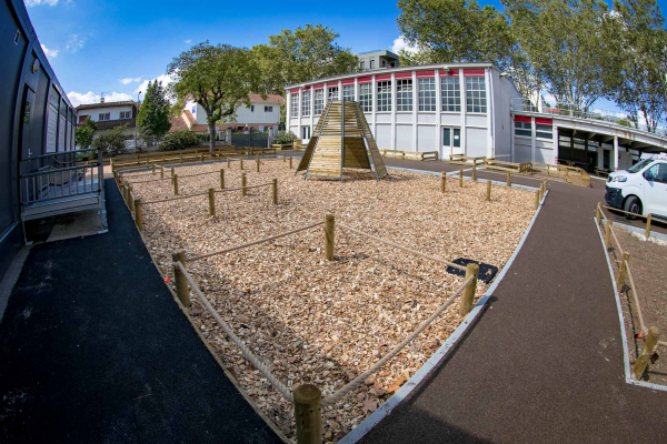 cour de l'école élémentaire Jean-Jaurès