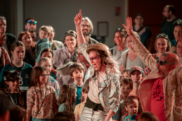 L'ann&eacute;e derni&egrave;re c'est au CCVA que petits et grands ont dans&eacute; : cette ann&eacute;e, le grand bal se d&eacute;roulera sur le cours Emile-Zola