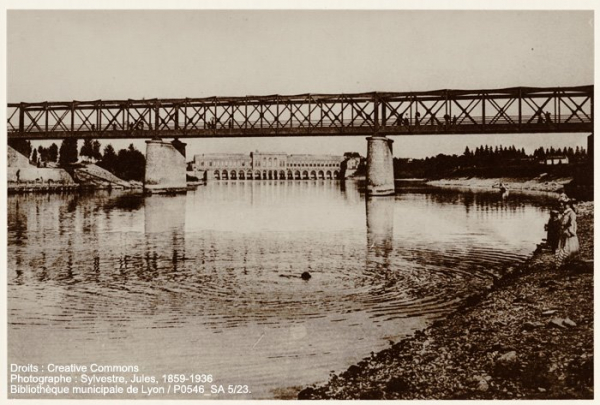 Construction de l'usine hydroélectrique de Cusset