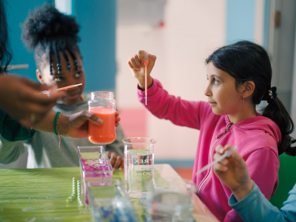 Les expériences scientifiques se sont succédé avec les élèves.