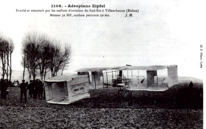 Premier vol d'Armand Zipfel au dessus du Grand Camp